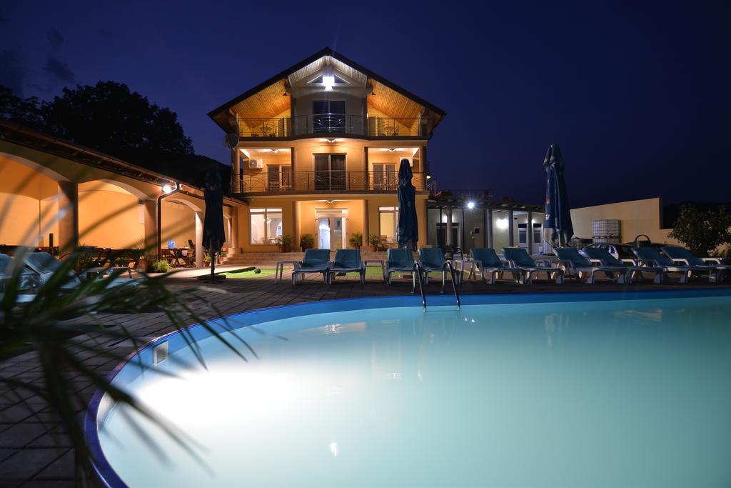 Casa Marina Hotel Ieşelniţa Exterior foto