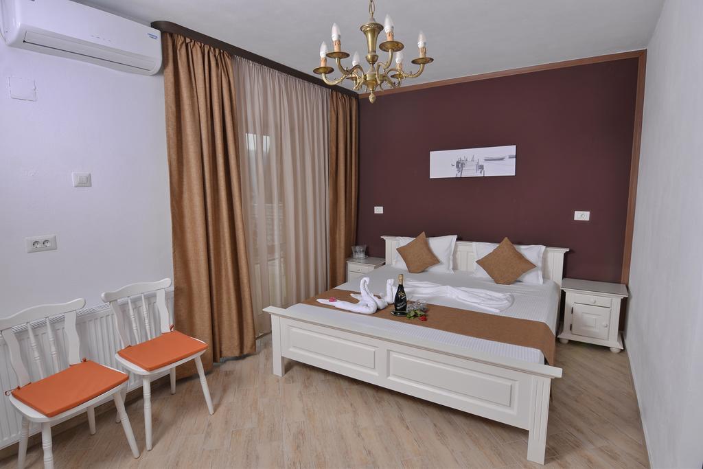 Casa Marina Hotel Ieşelniţa Exterior foto