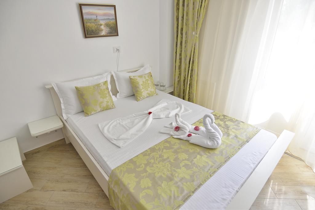 Casa Marina Hotel Ieşelniţa Exterior foto