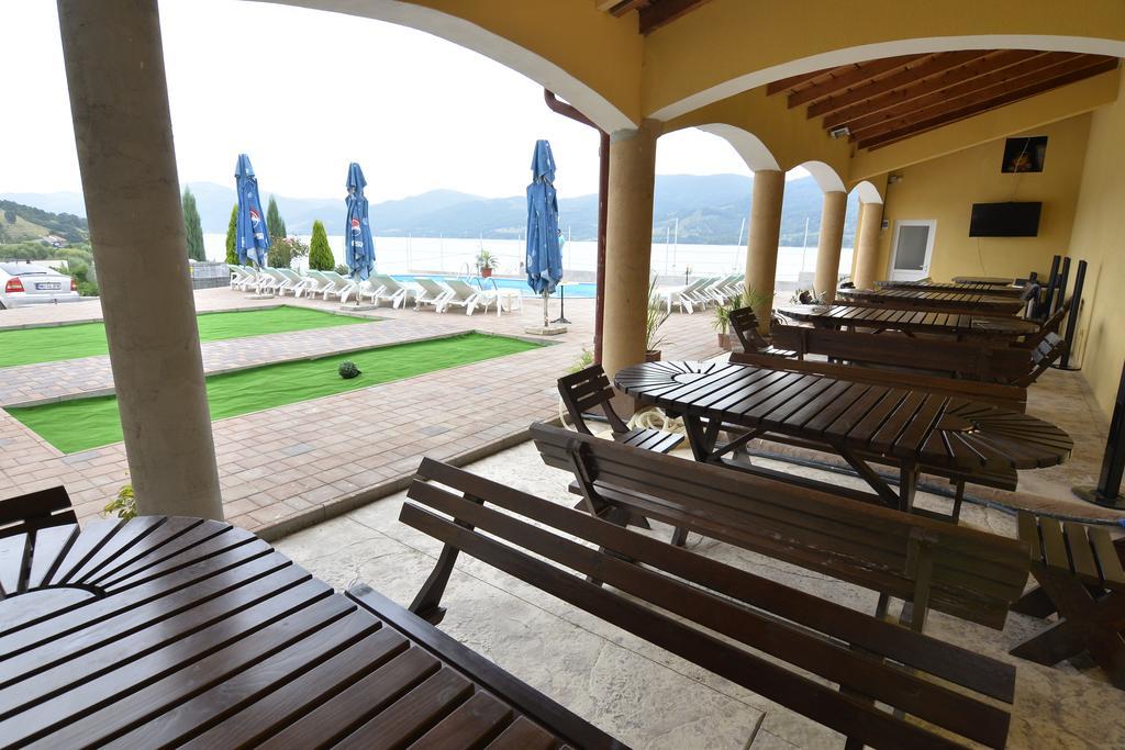 Casa Marina Hotel Ieşelniţa Exterior foto